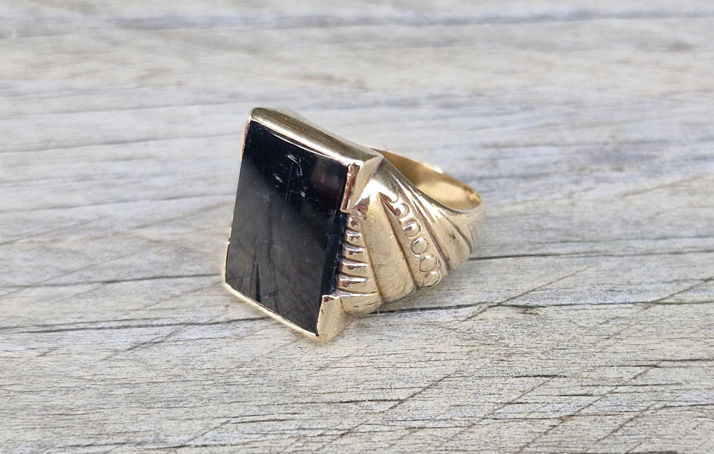 Significant 9ct Vintage Gold Onyx Ring - Size O - * Scrap Price *