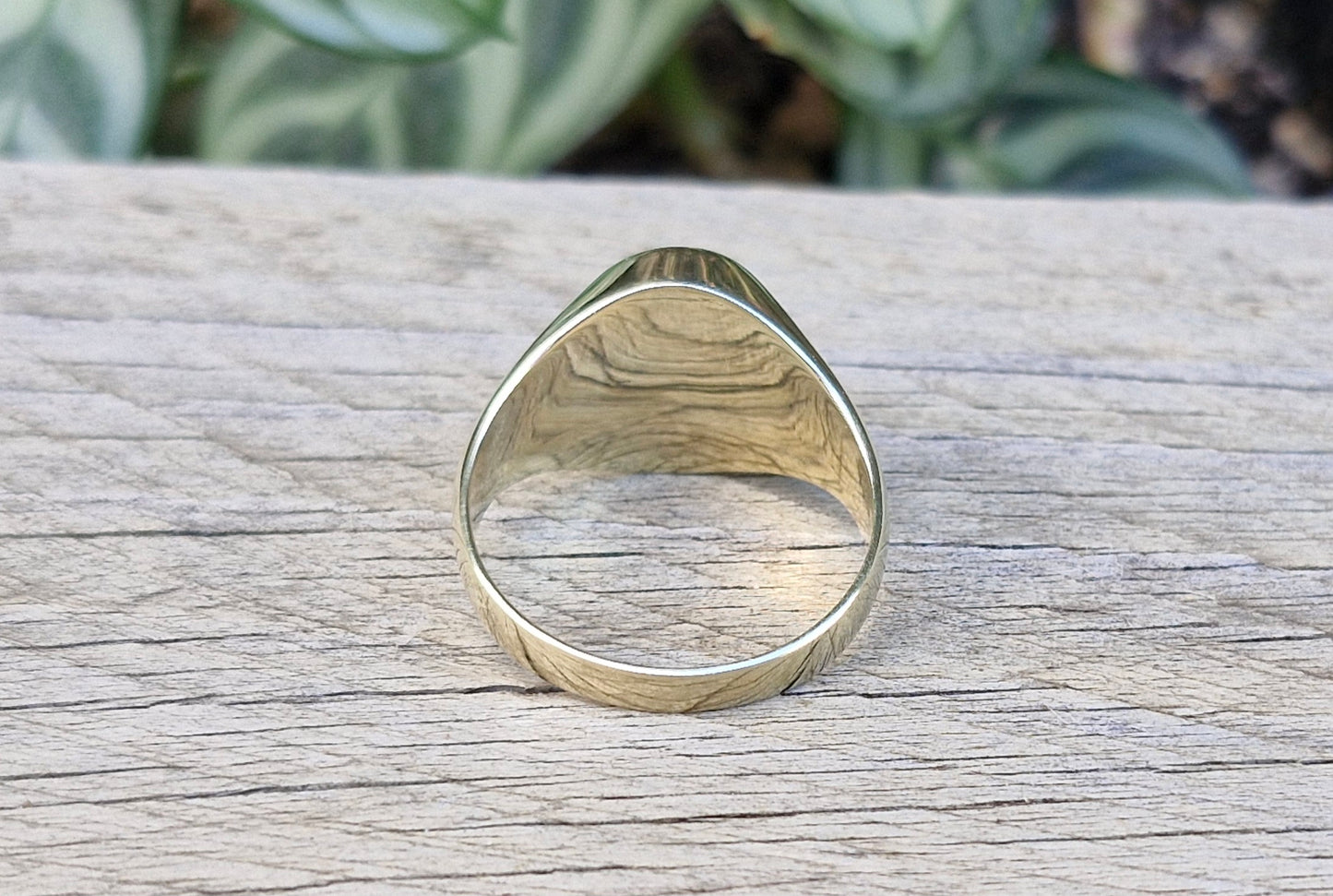 9ct Gold Eagle Ring Featuring an Onyx - Size W