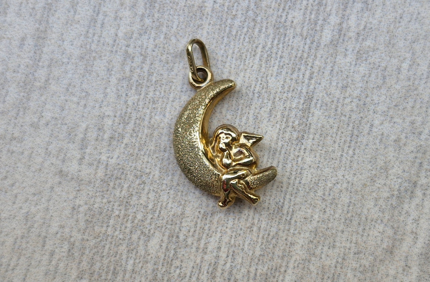 9ct Gold 3D Cherub & Moon Pendant or Charm
