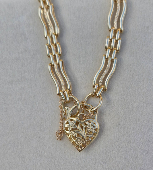 9ct Gold Heart Locket Gate Bracelet - 12.19g