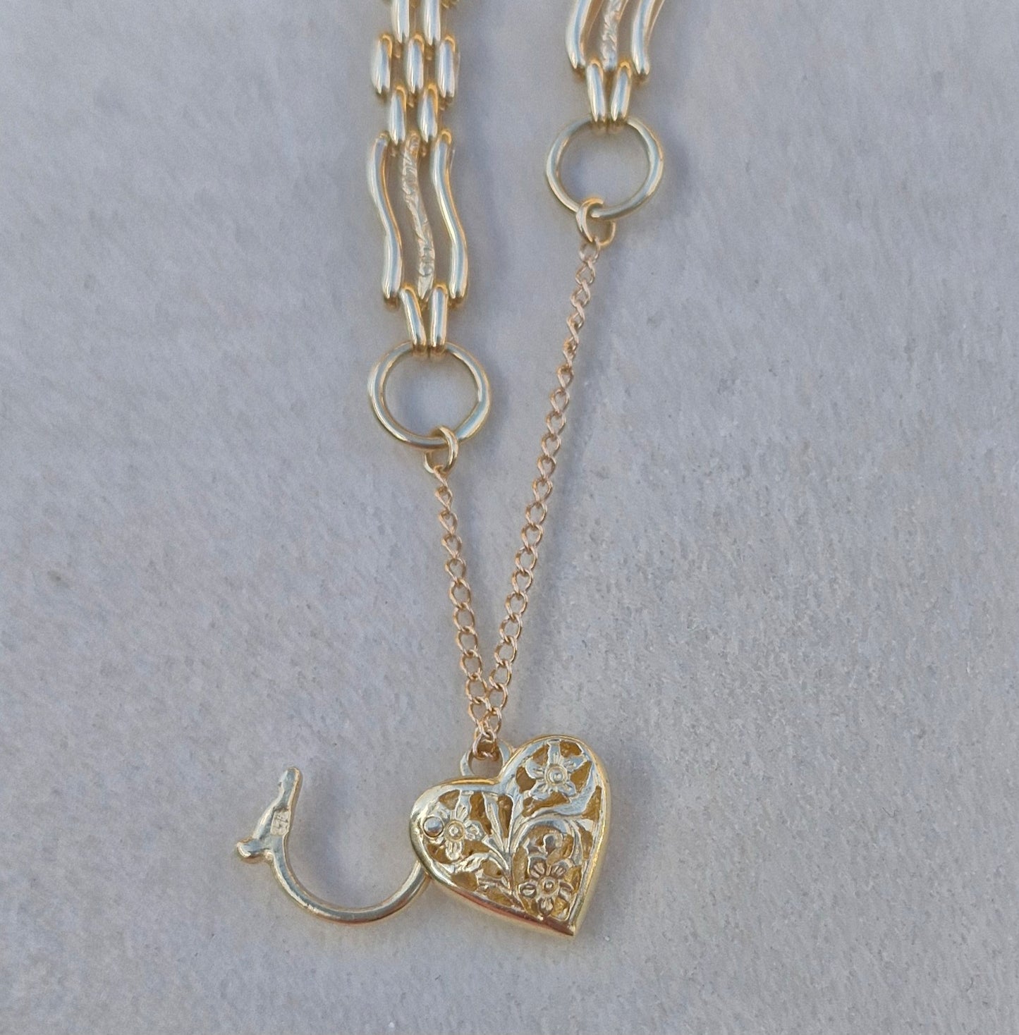 9ct Gold Heart Locket Gate Bracelet - 12.19g