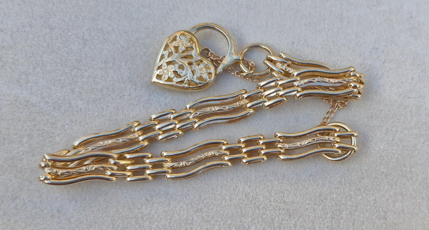 9ct Gold Heart Locket Gate Bracelet - 12.19g