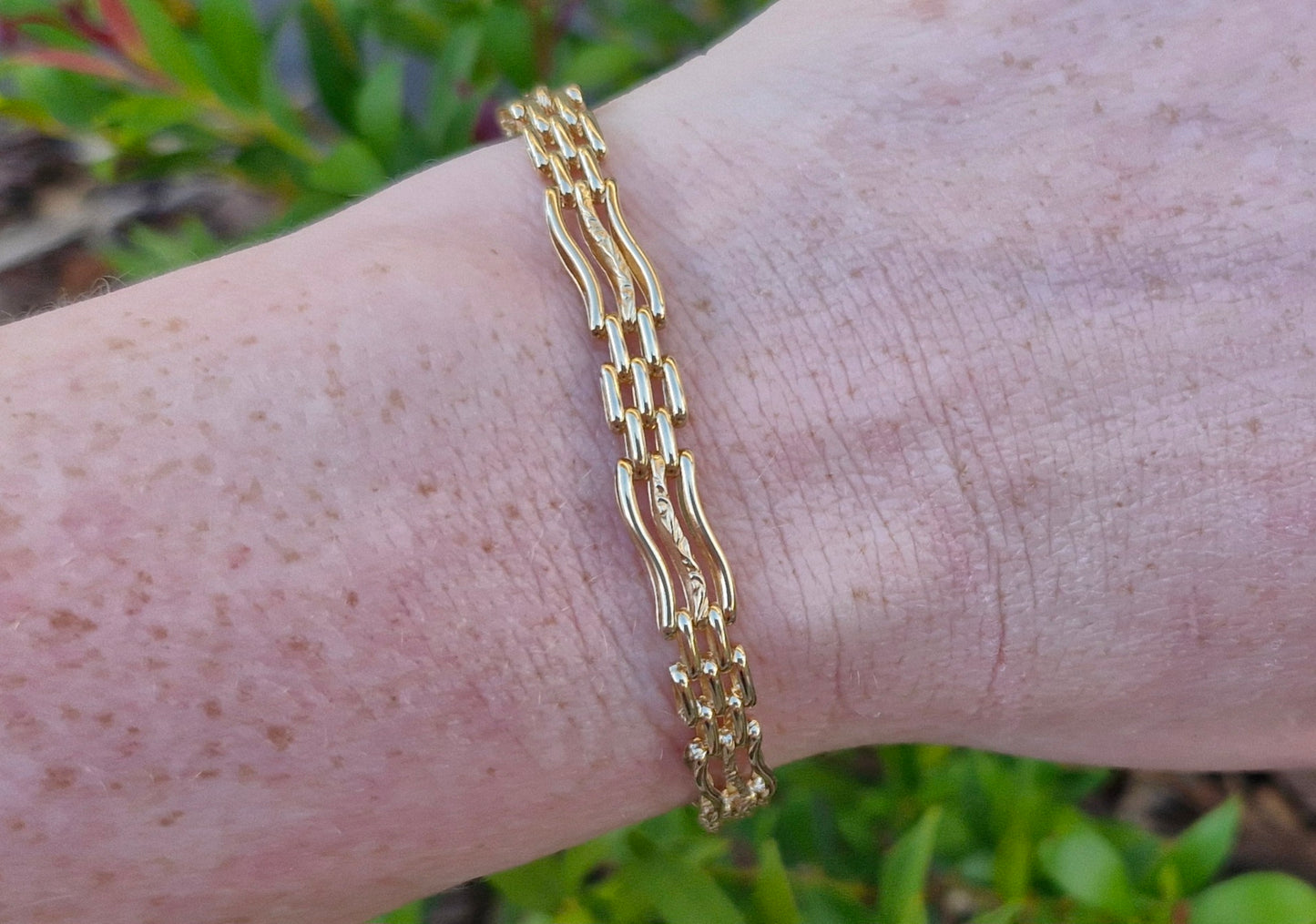 9ct Gold Heart Locket Gate Bracelet - 12.19g