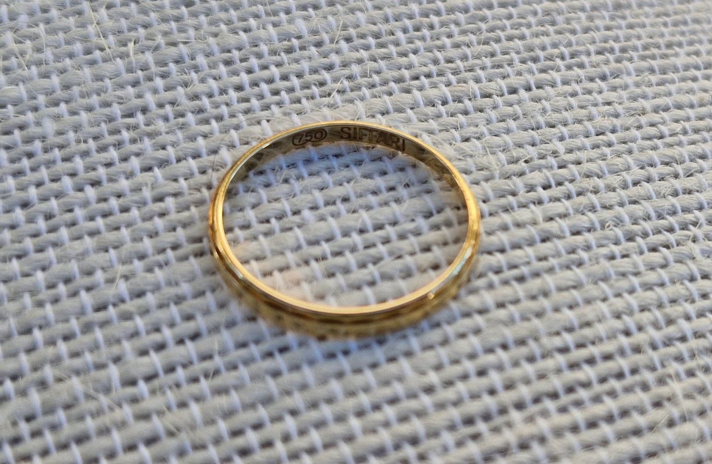 18ct Gold Band - Size M 1/2