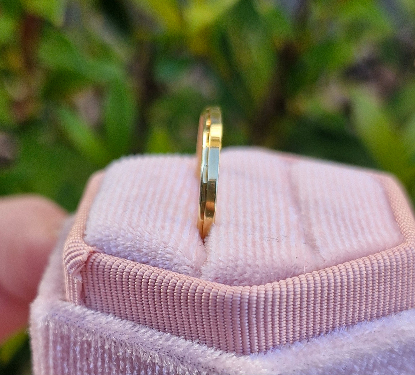 18ct Gold Band - Size M 1/2