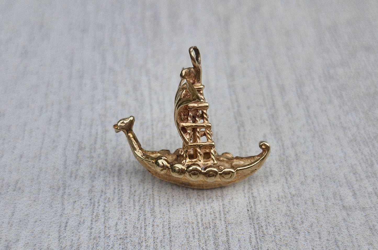 Large 9ct Gold Vintage Viking Ship Charm - 3.42 grams