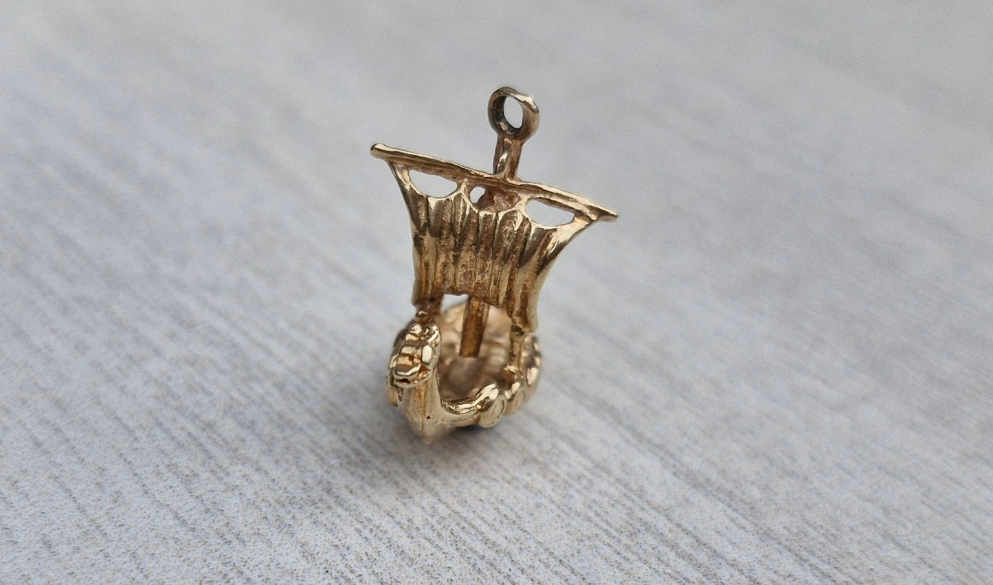 Large 9ct Gold Vintage Viking Ship Charm - 3.42 grams