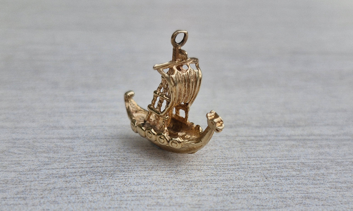 Large 9ct Gold Vintage Viking Ship Charm - 3.42 grams
