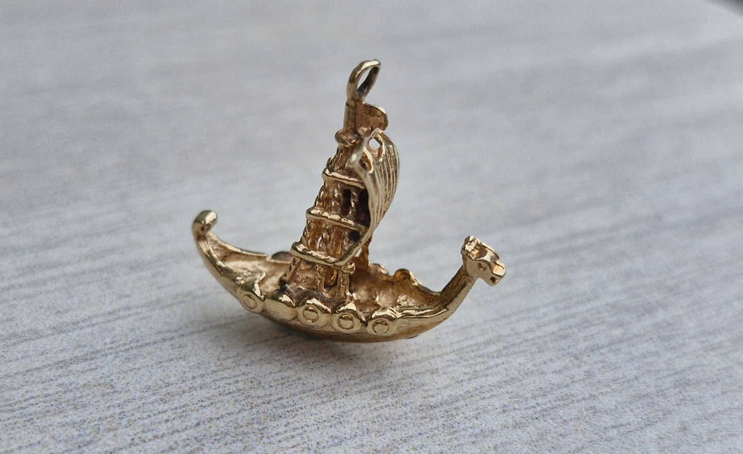 Large 9ct Gold Vintage Viking Ship Charm - 3.42 grams