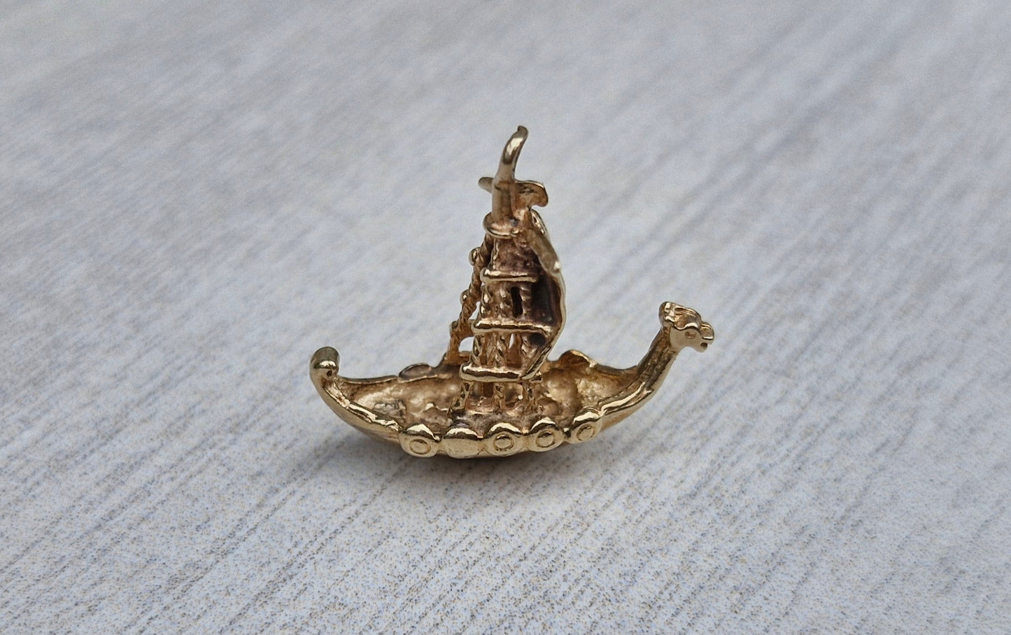Large 9ct Gold Vintage Viking Ship Charm - 3.42 grams
