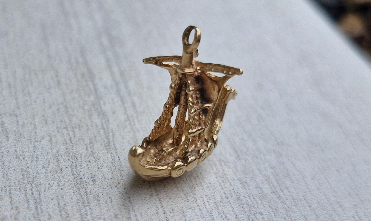 Large 9ct Gold Vintage Viking Ship Charm - 3.42 grams