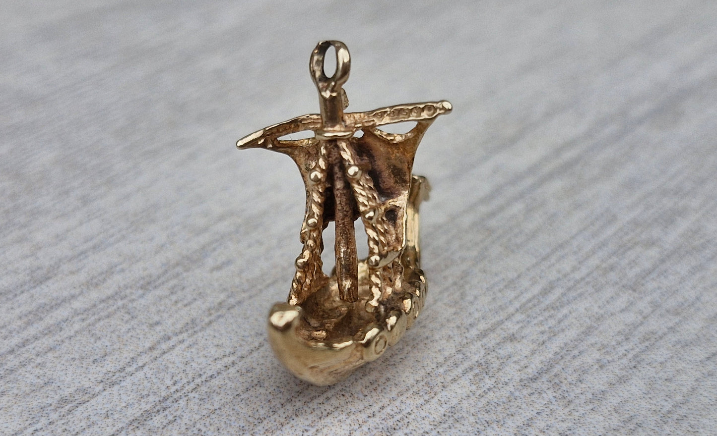 Large 9ct Gold Vintage Viking Ship Charm - 3.42 grams