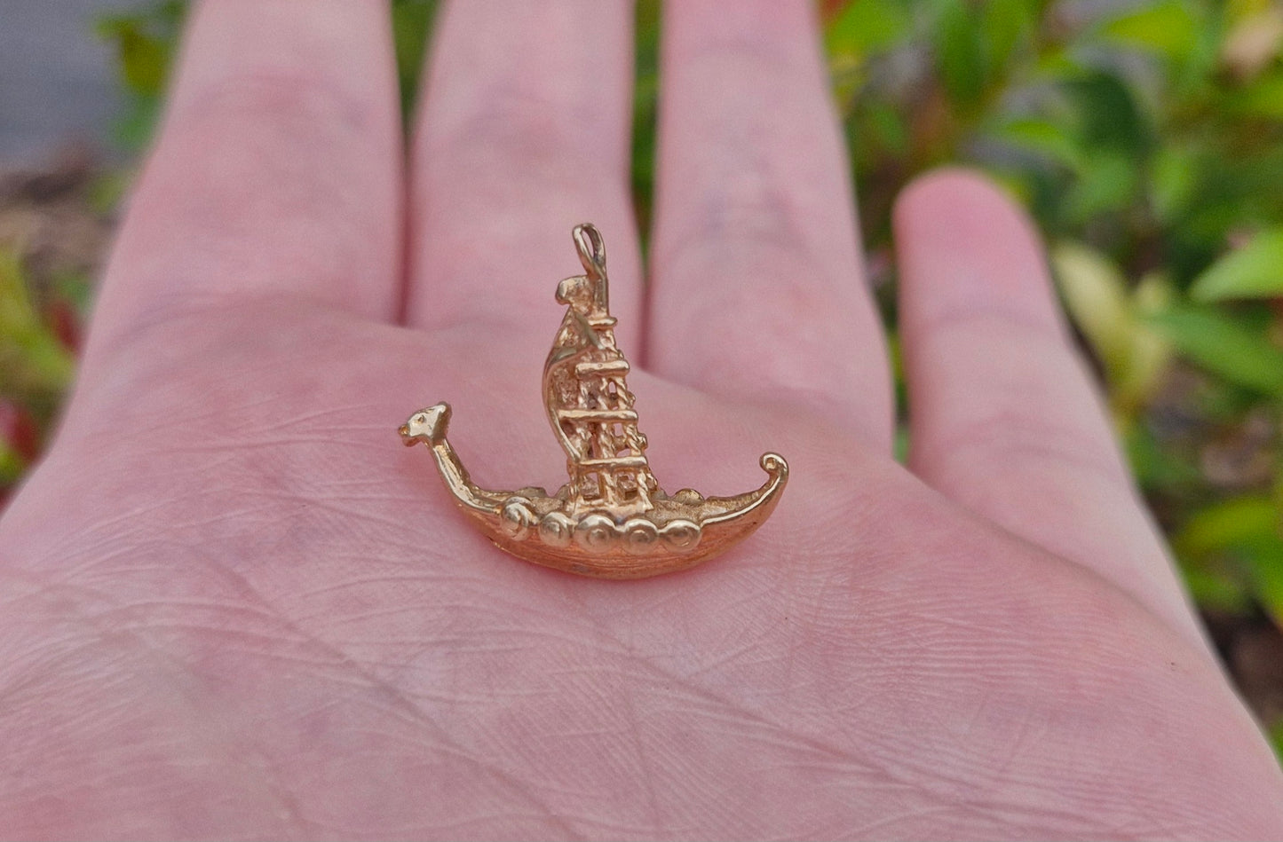 Large 9ct Gold Vintage Viking Ship Charm - 3.42 grams