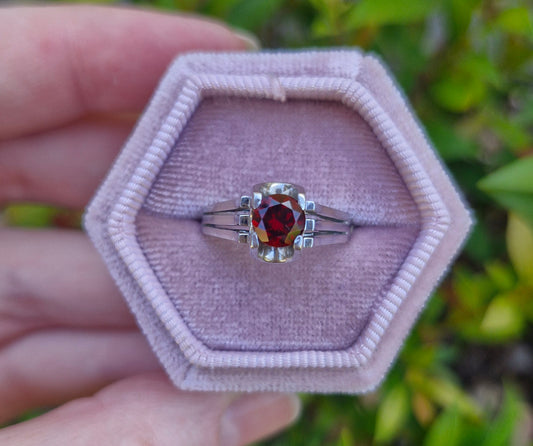 Fire Red Stone, 9ct White Gold Ring - Size O 1/2 *Scrap Price*