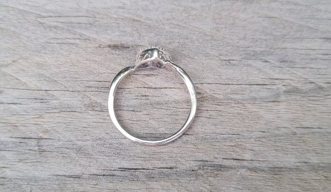 Modern 9ct White Gold Diamond Heart Ring - Size M 1/2 *Scrap Price*