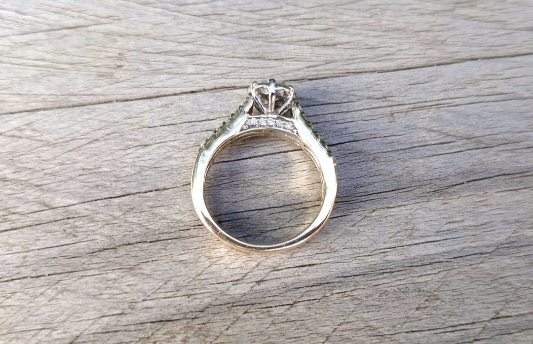 10ct Gold Diamond Ring - Size M