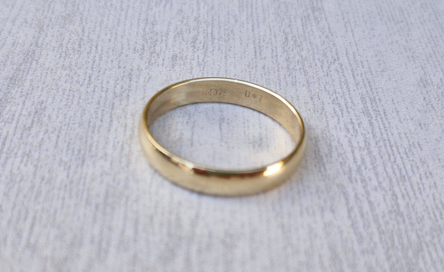 9ct Yellow Gold Band - Size U 1/2